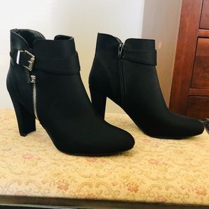 👢Unisa “Unrowen” Heeled Ankle booties👢NWOB 📦
